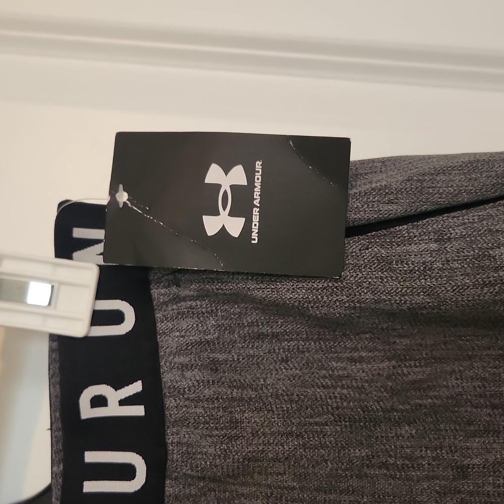 NWT womens under Armour grey shorts. Small - Picture 4 of 4